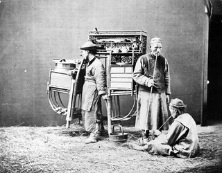 Pózující portrét pouličního prodavače, cca 1875